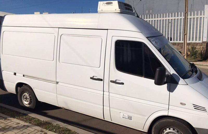Mercedes-Benz SPRINTER 2.2 FURGÃO 311 CDI LONGO TETO BAIXO DIESEL 3P MANUAL 2009/2010 CAMINHÕES & CAMIONETAS PASSO FUNDO / Carros no Vale