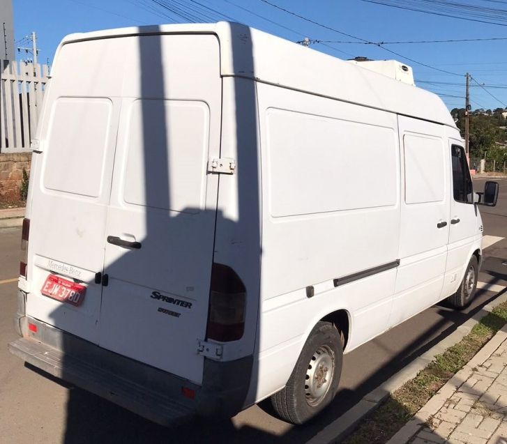 Mercedes-Benz SPRINTER 2.2 FURGÃO 311 CDI LONGO TETO BAIXO DIESEL 3P MANUAL 2009/2010 CAMINHÕES & CAMIONETAS PASSO FUNDO / Carros no Vale
