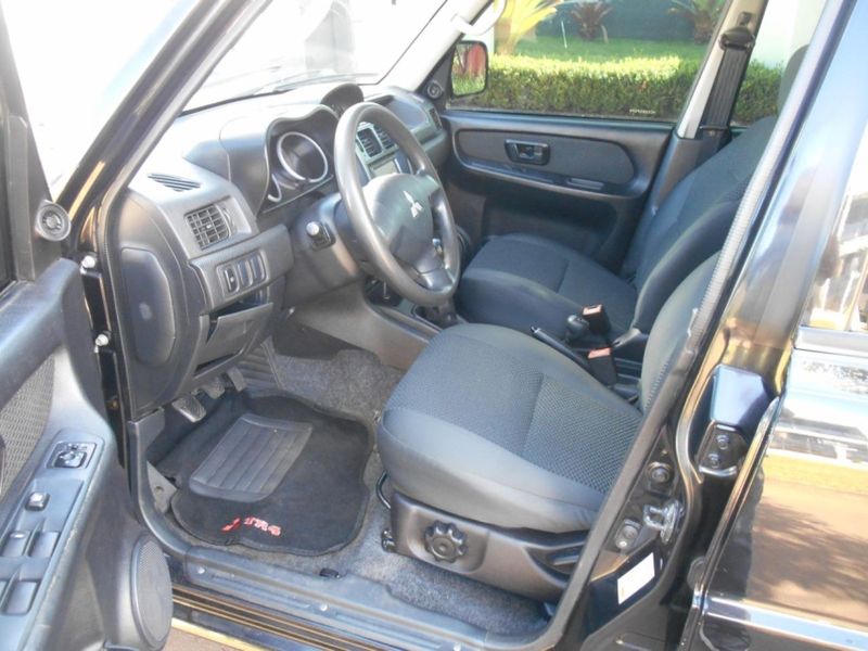 Mitsubishi PAJERO TR4 2.0 GLS 4X4 16V FLEX 4P MANUAL 2011/2012 CAMINHÕES & CAMIONETAS PASSO FUNDO / Carros no Vale Mitsubishi PAJERO TR4 2.0 GLS 4X4 16V FLEX 4P MANUAL 2011/2012 CAMINHÕES & CAMIONETAS PASSO FUNDO / Carros no Vale