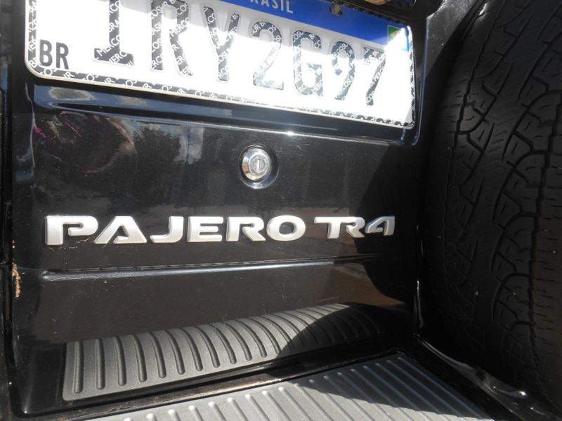 Mitsubishi PAJERO TR4 2.0 GLS 4X4 16V FLEX 4P MANUAL 2011/2012 CAMINHÕES & CAMIONETAS PASSO FUNDO / Carros no Vale Mitsubishi PAJERO TR4 2.0 GLS 4X4 16V FLEX 4P MANUAL 2011/2012 CAMINHÕES & CAMIONETAS PASSO FUNDO / Carros no Vale