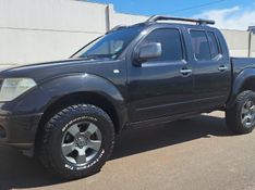 Nissan FRONTIER 2.5 LE 4X4 CD TURBO ELETRONIC DIESEL 4P AUTOMÁTICO 2009/2010 CAMINHÕES & CAMIONETAS PASSO FUNDO / Carros no Vale