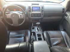 Nissan FRONTIER 2.5 LE 4X4 CD TURBO ELETRONIC DIESEL 4P AUTOMÁTICO 2009/2010 CAMINHÕES & CAMIONETAS PASSO FUNDO / Carros no Vale