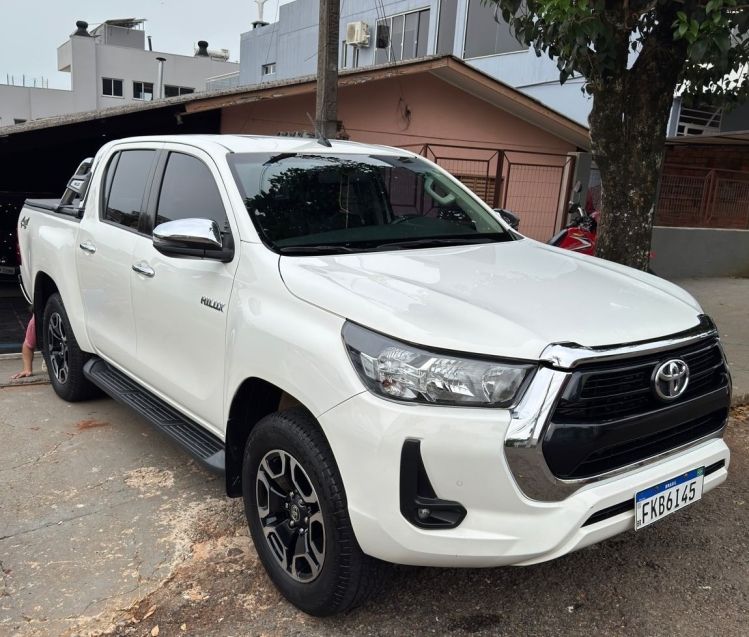 Toyota HILUX 2.8 D-4D TURBO DIESEL CD SRV 4X4 AUTOMÁTICO 2022/2022 CAMINHÕES & CAMIONETAS PASSO FUNDO / Carros no Vale Toyota HILUX 2.8 D-4D TURBO DIESEL CD SRV 4X4 AUTOMÁTICO 2022/2022 CAMINHÕES & CAMIONETAS PASSO FUNDO / Carros no Vale