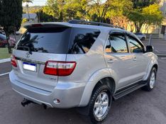 Toyota HILUX SW4 3.0 SRV 4X4 7 LUGARES 16V TURBO INTERCOOLER DIESEL 4P AUTOMÁTICO 2010/2010 CAMINHÕES & CAMIONETAS PASSO FUNDO / Carros no Vale