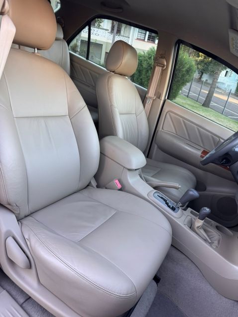 Toyota HILUX SW4 3.0 SRV 4X4 7 LUGARES 16V TURBO INTERCOOLER DIESEL 4P AUTOMÁTICO 2010/2010 CAMINHÕES & CAMIONETAS PASSO FUNDO / Carros no Vale