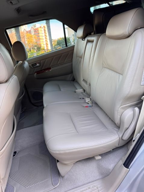 Toyota HILUX SW4 3.0 SRV 4X4 7 LUGARES 16V TURBO INTERCOOLER DIESEL 4P AUTOMÁTICO 2010/2010 CAMINHÕES & CAMIONETAS PASSO FUNDO / Carros no Vale