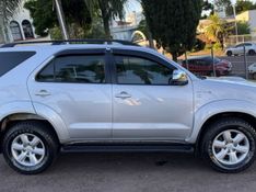 Toyota HILUX SW4 3.0 SRV 4X4 7 LUGARES 16V TURBO INTERCOOLER DIESEL 4P AUTOMÁTICO 2010/2010 CAMINHÕES & CAMIONETAS PASSO FUNDO / Carros no Vale