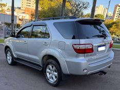 Toyota HILUX SW4 3.0 SRV 4X4 7 LUGARES 16V TURBO INTERCOOLER DIESEL 4P AUTOMÁTICO 2010/2010 CAMINHÕES & CAMIONETAS PASSO FUNDO / Carros no Vale