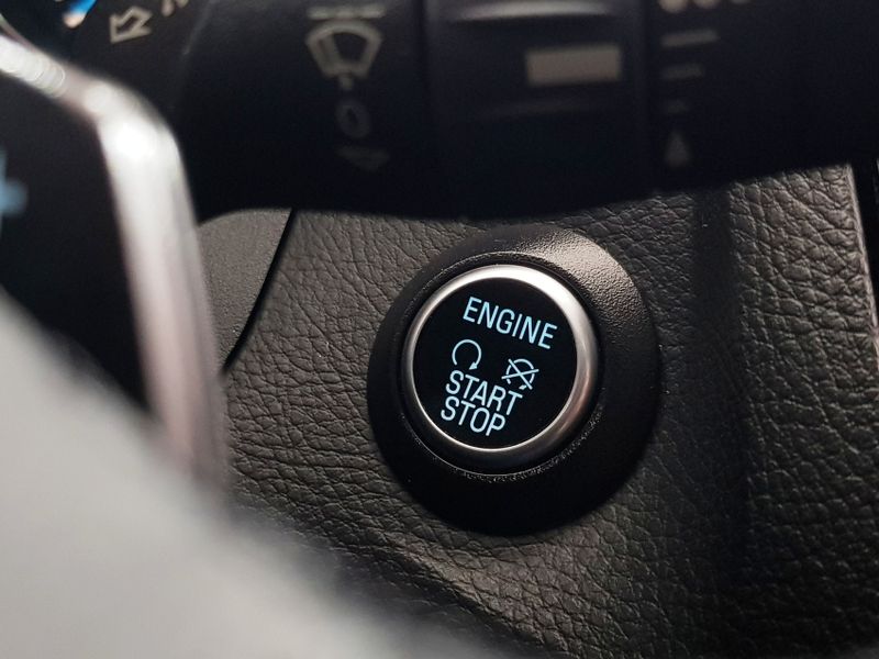 Ford FOCUS 2.0 TITANIUM PLUS FASTBACK 16V FLEX 4P POWERSHIFT 2017/2018 ADVANT AUTOMÓVEIS CAXIAS DO SUL / Carros no Vale Ford FOCUS 2.0 TITANIUM PLUS FASTBACK 16V FLEX 4P POWERSHIFT 2017/2018 ADVANT AUTOMÓVEIS CAXIAS DO SUL / Carros no Vale