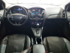 Ford FOCUS 2.0 TITANIUM PLUS FASTBACK 16V FLEX 4P POWERSHIFT 2017/2018 ADVANT AUTOMÓVEIS CAXIAS DO SUL / Carros no Vale