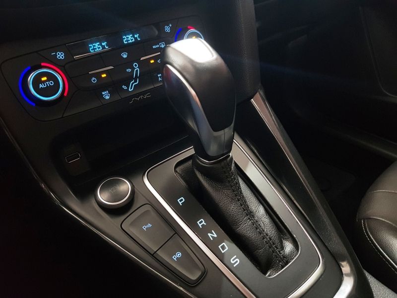 Ford FOCUS 2.0 TITANIUM PLUS FASTBACK 16V FLEX 4P POWERSHIFT 2017/2018 ADVANT AUTOMÓVEIS CAXIAS DO SUL / Carros no Vale Ford FOCUS 2.0 TITANIUM PLUS FASTBACK 16V FLEX 4P POWERSHIFT 2017/2018 ADVANT AUTOMÓVEIS CAXIAS DO SUL / Carros no Vale
