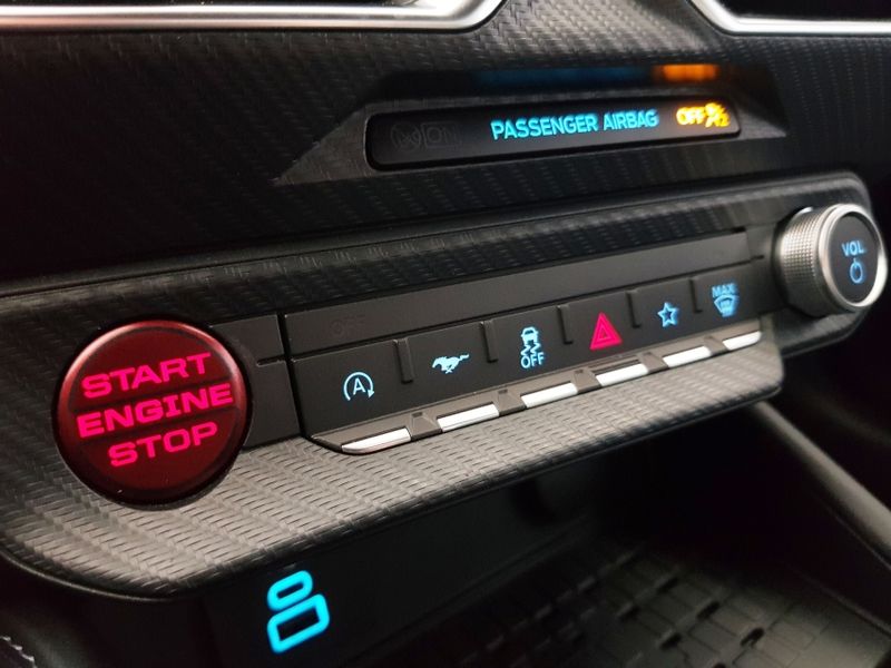 Ford MUSTANG 5.0 V8 GASOLINA GT PERFORMANCE SELECTSHIFT 2024/2024 ADVANT AUTOMÓVEIS CAXIAS DO SUL / Carros no Vale