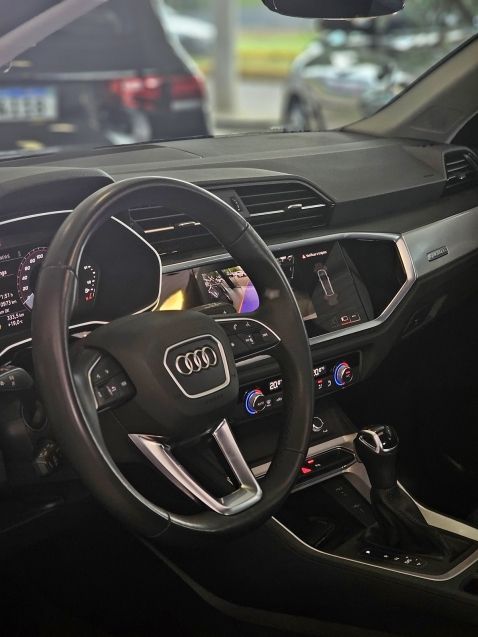Audi Q3 2.0 40 TFSI GASOLINA ANNIVERSARY EDITION QUATTRO TIPTRONIC 2023/2024 CARRO DEZ NOVO HAMBURGO / Carros no Vale Audi Q3 2.0 40 TFSI GASOLINA ANNIVERSARY EDITION QUATTRO TIPTRONIC 2023/2024 CARRO DEZ NOVO HAMBURGO / Carros no Vale