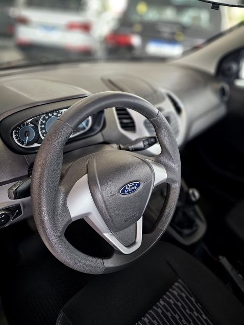 Ford KA 1.0 TI-VCT FLEX SE MANUAL 2018/2018 CARRO DEZ NOVO HAMBURGO / Carros no Vale