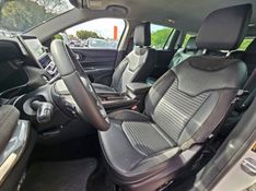 JEEP COMMANDER 1.3 T270 TURBO FLEX LIMITED AT6 2023/2024 CARRO DEZ NOVO HAMBURGO / Carros no Vale