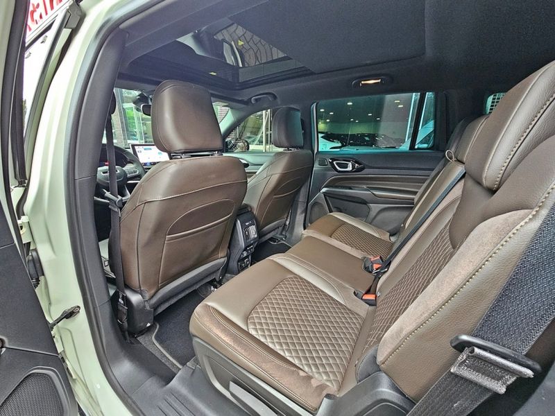 JEEP COMMANDER 2.0 TD380 TURBO DIESEL OVERLAND AT9 2023/2023 CARRO DEZ NOVO HAMBURGO / Carros no Vale