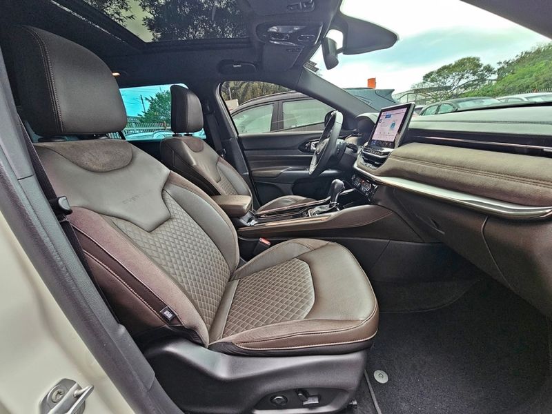 JEEP COMMANDER 2.0 TD380 TURBO DIESEL OVERLAND AT9 2023/2023 CARRO DEZ NOVO HAMBURGO / Carros no Vale