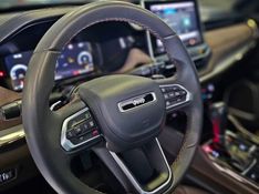 JEEP COMMANDER 2.0 TD380 TURBO DIESEL OVERLAND AT9 2023/2023 CARRO DEZ NOVO HAMBURGO / Carros no Vale