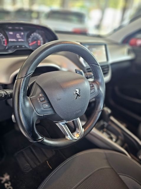 Peugeot 2008 1.6 16V FLEX ALLURE 4P AUTOMÁTICO 2017/2017 CARRO DEZ NOVO HAMBURGO / Carros no Vale Peugeot 2008 1.6 16V FLEX ALLURE 4P AUTOMÁTICO 2017/2017 CARRO DEZ NOVO HAMBURGO / Carros no Vale