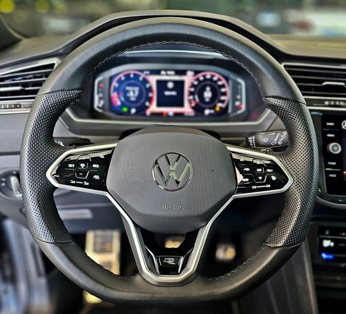 Volkswagen TIGUAN 2.0 300 TSI GASOLINA ALLSPACE R-LINE AUTOMÁTICO 2024/2024 CARRO DEZ NOVO HAMBURGO / Carros no Vale Volkswagen TIGUAN 2.0 300 TSI GASOLINA ALLSPACE R-LINE AUTOMÁTICO 2024/2024 CARRO DEZ NOVO HAMBURGO / Carros no Vale