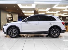 Audi Q5 2.0 55 TFSIE PHEV PERFORMANCE BLACK QUATTRO S TRONIC 2024/2024 VIA BELLA VEÍCULOS ESPECIAIS CAXIAS DO SUL / Carros no Vale