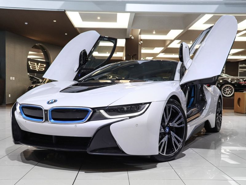 BMW I8 1.5 12V HYBRID EDRIVE AUTOMÁTICO 2014/2015 VIA BELLA VEÍCULOS ESPECIAIS CAXIAS DO SUL / Carros no Vale