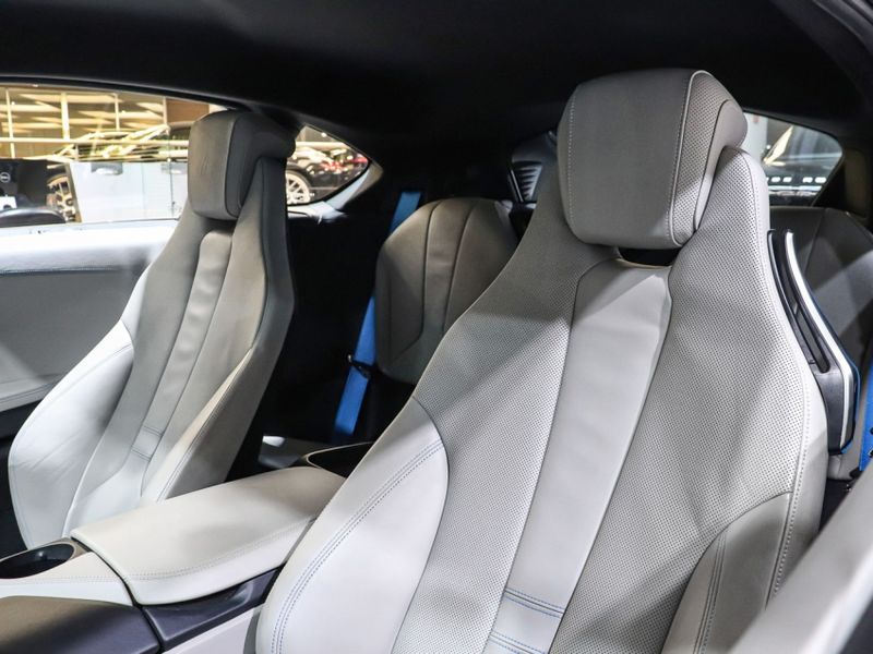 BMW I8 1.5 12V HYBRID EDRIVE AUTOMÁTICO 2014/2015 VIA BELLA VEÍCULOS ESPECIAIS CAXIAS DO SUL / Carros no Vale