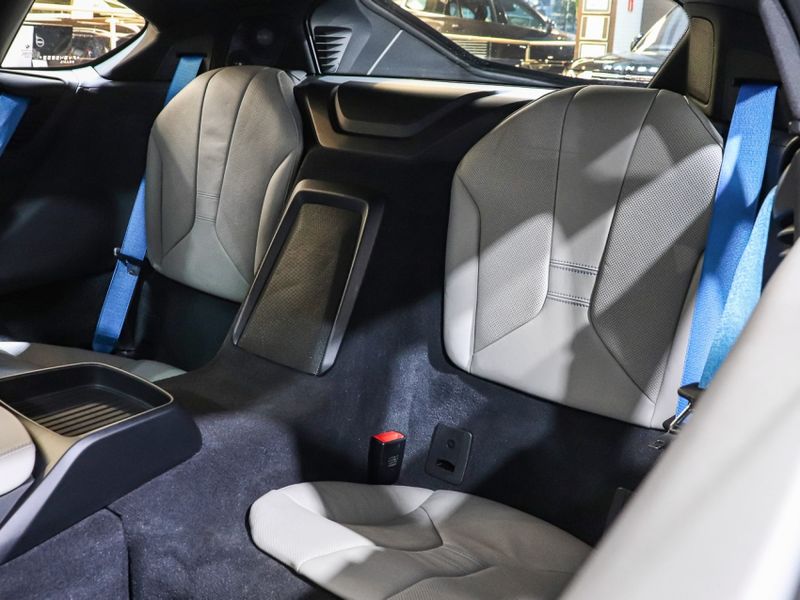 BMW I8 1.5 12V HYBRID EDRIVE AUTOMÁTICO 2014/2015 VIA BELLA VEÍCULOS ESPECIAIS CAXIAS DO SUL / Carros no Vale