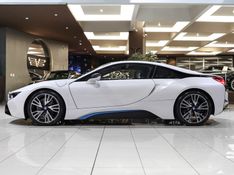 BMW I8 1.5 12V HYBRID EDRIVE AUTOMÁTICO 2014/2015 VIA BELLA VEÍCULOS ESPECIAIS CAXIAS DO SUL / Carros no Vale