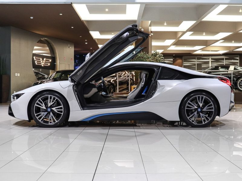 BMW I8 1.5 12V HYBRID EDRIVE AUTOMÁTICO 2014/2015 VIA BELLA VEÍCULOS ESPECIAIS CAXIAS DO SUL / Carros no Vale