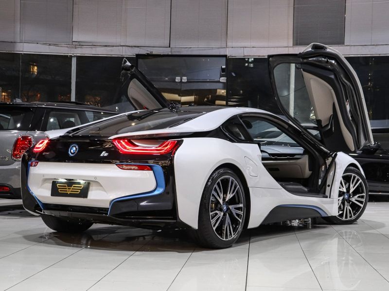 BMW I8 1.5 12V HYBRID EDRIVE AUTOMÁTICO 2014/2015 VIA BELLA VEÍCULOS ESPECIAIS CAXIAS DO SUL / Carros no Vale