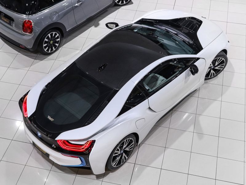 BMW I8 1.5 12V HYBRID EDRIVE AUTOMÁTICO 2014/2015 VIA BELLA VEÍCULOS ESPECIAIS CAXIAS DO SUL / Carros no Vale