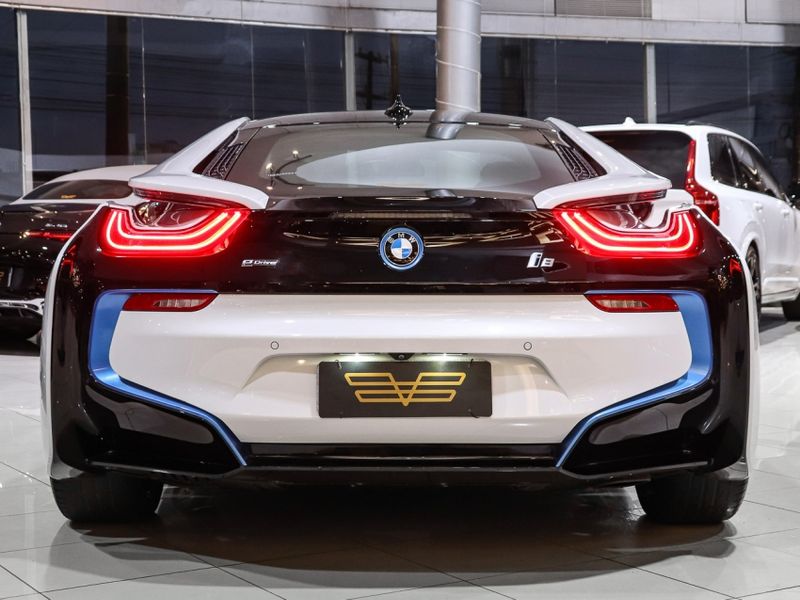 BMW I8 1.5 12V HYBRID EDRIVE AUTOMÁTICO 2014/2015 VIA BELLA VEÍCULOS ESPECIAIS CAXIAS DO SUL / Carros no Vale