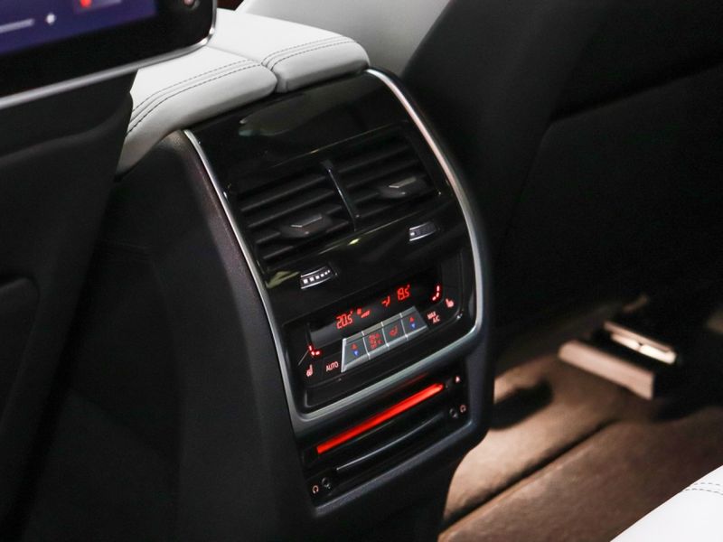 BMW X6 4.4 V8 BITURBO GASOLINA M COMPETITION AUTOMÁTICO 2022/2023 VIA BELLA VEÍCULOS ESPECIAIS CAXIAS DO SUL / Carros no Vale BMW X6 4.4 V8 BITURBO GASOLINA M COMPETITION AUTOMÁTICO 2022/2023 VIA BELLA VEÍCULOS ESPECIAIS CAXIAS DO SUL / Carros no Vale