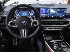 BMW X7 4.4 V8 GASOLINA M60i STEPTRONIC 2024/2025 VIA BELLA VEÍCULOS ESPECIAIS CAXIAS DO SUL / Carros no Vale