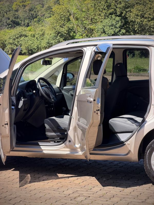 Fiat IDEA ATTRACTIVE 1.4 2011 NEUMANN VEÍCULOS ARROIO DO MEIO / Carros no Vale Fiat IDEA ATTRACTIVE 1.4 2011 NEUMANN VEÍCULOS ARROIO DO MEIO / Carros no Vale