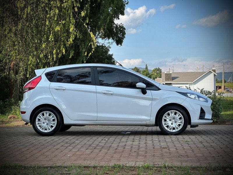 Ford FIESTA SE 1.6 2018 NEUMANN VEÍCULOS ARROIO DO MEIO / Carros no Vale Ford FIESTA SE 1.6 2018 NEUMANN VEÍCULOS ARROIO DO MEIO / Carros no Vale