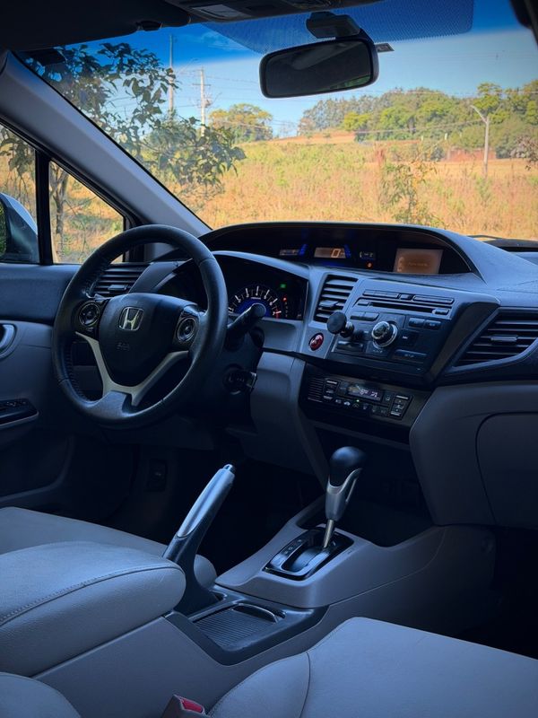 Honda CIVIC SEDAN LXR 2016 NEUMANN VEÍCULOS ARROIO DO MEIO / Carros no Vale Honda CIVIC SEDAN LXR 2016 NEUMANN VEÍCULOS ARROIO DO MEIO / Carros no Vale
