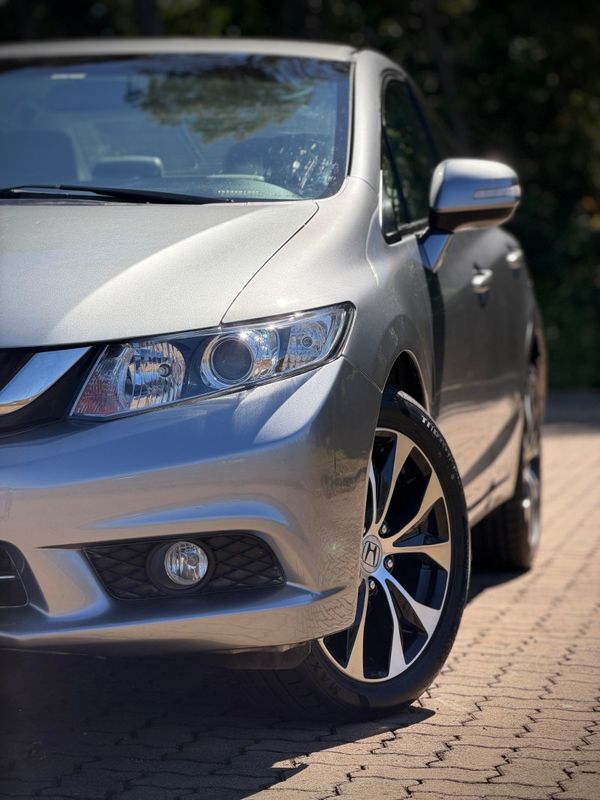 Honda CIVIC SEDAN LXR 2016 NEUMANN VEÍCULOS ARROIO DO MEIO / Carros no Vale Honda CIVIC SEDAN LXR 2016 NEUMANN VEÍCULOS ARROIO DO MEIO / Carros no Vale