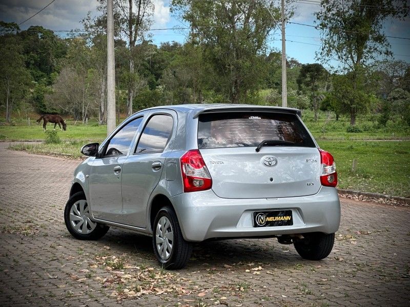 Toyota ETIOS X 1.3 2017 NEUMANN VEÍCULOS ARROIO DO MEIO / Carros no Vale Toyota ETIOS X 1.3 2017 NEUMANN VEÍCULOS ARROIO DO MEIO / Carros no Vale