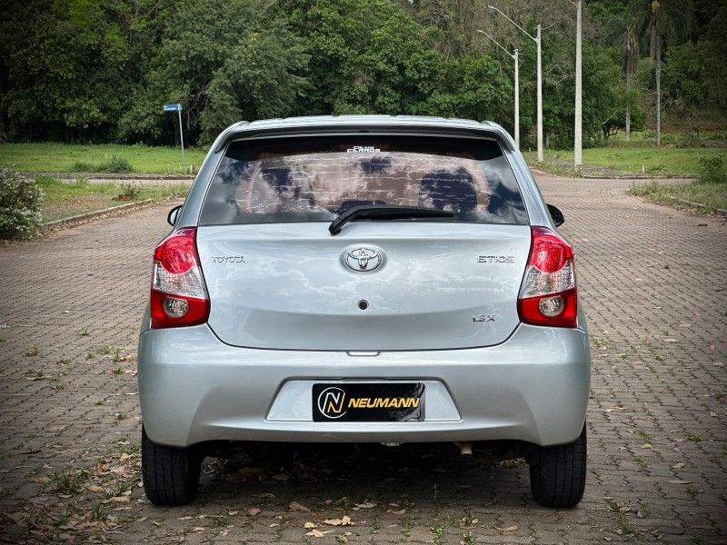 Toyota ETIOS X 1.3 2017 NEUMANN VEÍCULOS ARROIO DO MEIO / Carros no Vale Toyota ETIOS X 1.3 2017 NEUMANN VEÍCULOS ARROIO DO MEIO / Carros no Vale