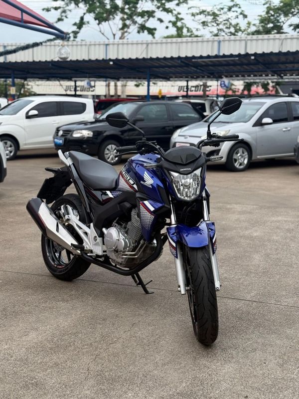 Honda Motos CB 250F TWISTER 2022 FERREIRA VEÍCULOS VENÂNCIO AIRES / Carros no Vale