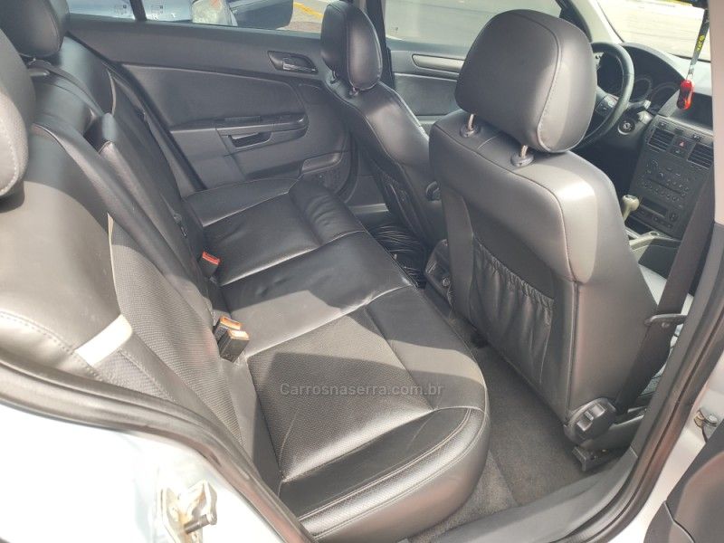 CHEVROLET VECTRA 2.0 SFI GT-X HATCH 8V 2010/2011 HUBNER MULTIMARCAS FARROUPILHA / Carros no Vale