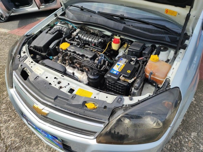 CHEVROLET VECTRA 2.0 SFI GT-X HATCH 8V 2010/2011 HUBNER MULTIMARCAS FARROUPILHA / Carros no Vale