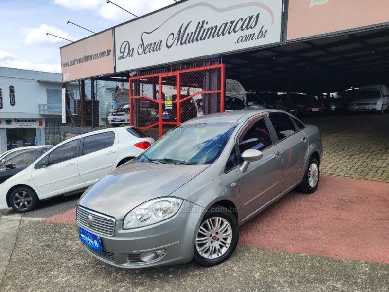 FIAT LINEA 1.9 MPI HLX 16V AUTOMATIZADO 2010/2010 HUBNER MULTIMARCAS FARROUPILHA / Carros no Vale