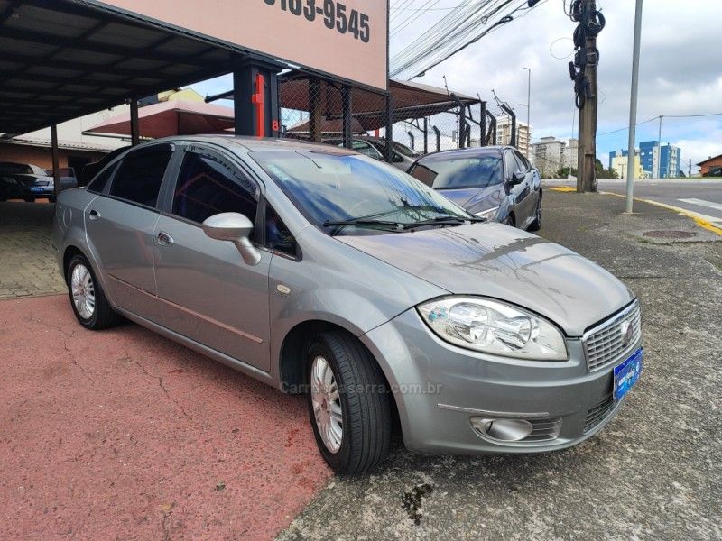 FIAT LINEA 1.9 MPI HLX 16V AUTOMATIZADO 2010/2010 HUBNER MULTIMARCAS FARROUPILHA / Carros no Vale