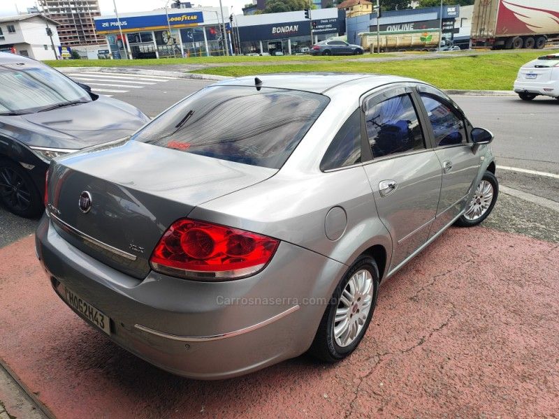 FIAT LINEA 1.9 MPI HLX 16V AUTOMATIZADO 2010/2010 HUBNER MULTIMARCAS FARROUPILHA / Carros no Vale
