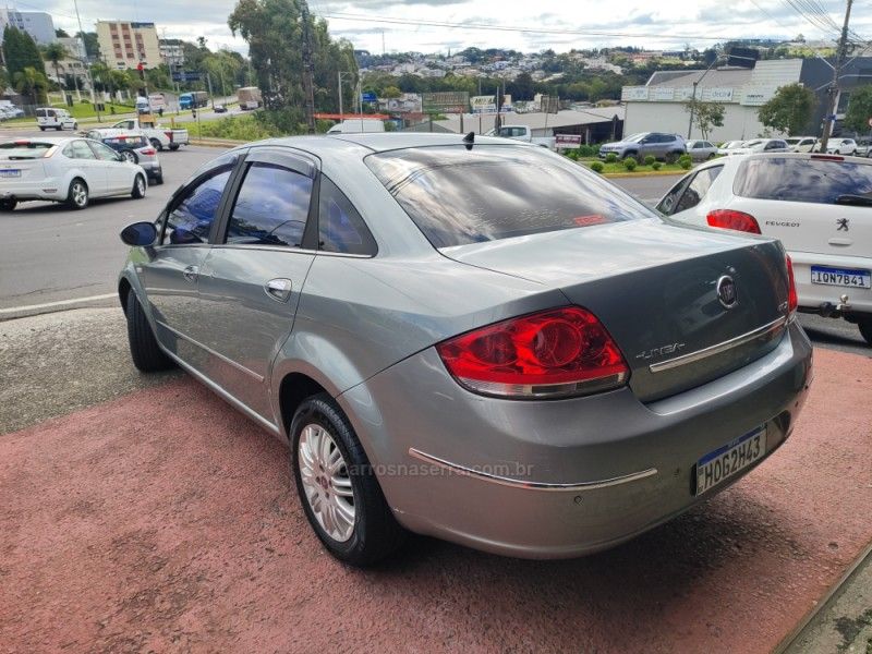 FIAT LINEA 1.9 MPI HLX 16V AUTOMATIZADO 2010/2010 HUBNER MULTIMARCAS FARROUPILHA / Carros no Vale