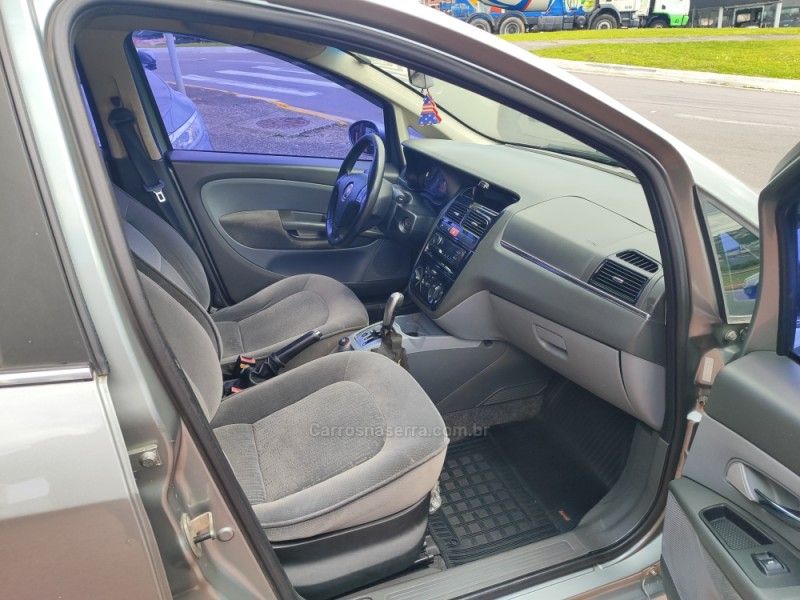 FIAT LINEA 1.9 MPI HLX 16V AUTOMATIZADO 2010/2010 HUBNER MULTIMARCAS FARROUPILHA / Carros no Vale