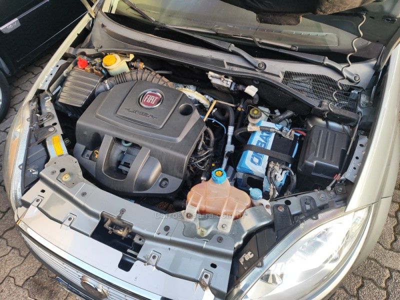 FIAT LINEA 1.9 MPI HLX 16V AUTOMATIZADO 2010/2010 HUBNER MULTIMARCAS FARROUPILHA / Carros no Vale
